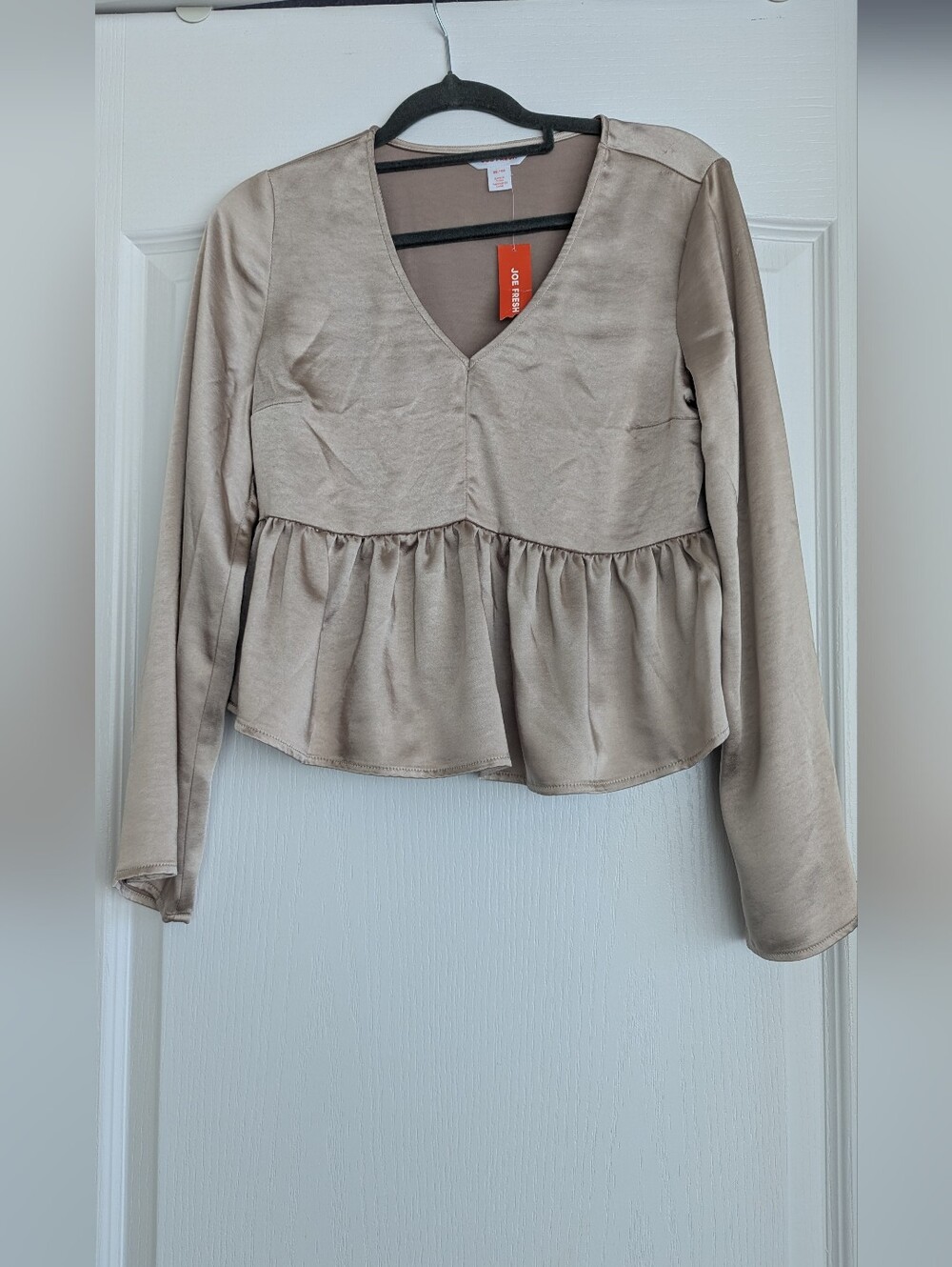Joe Fresh Women's V-Neck Long Sleeve Peplum Top in Light Taupe